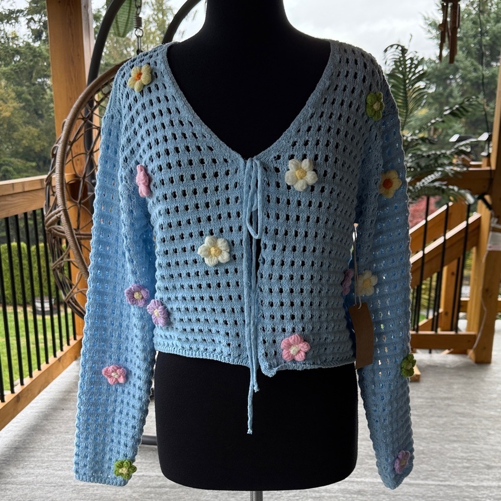 Dreamers by Debut | Knit - 3D Floral Crop Sweater